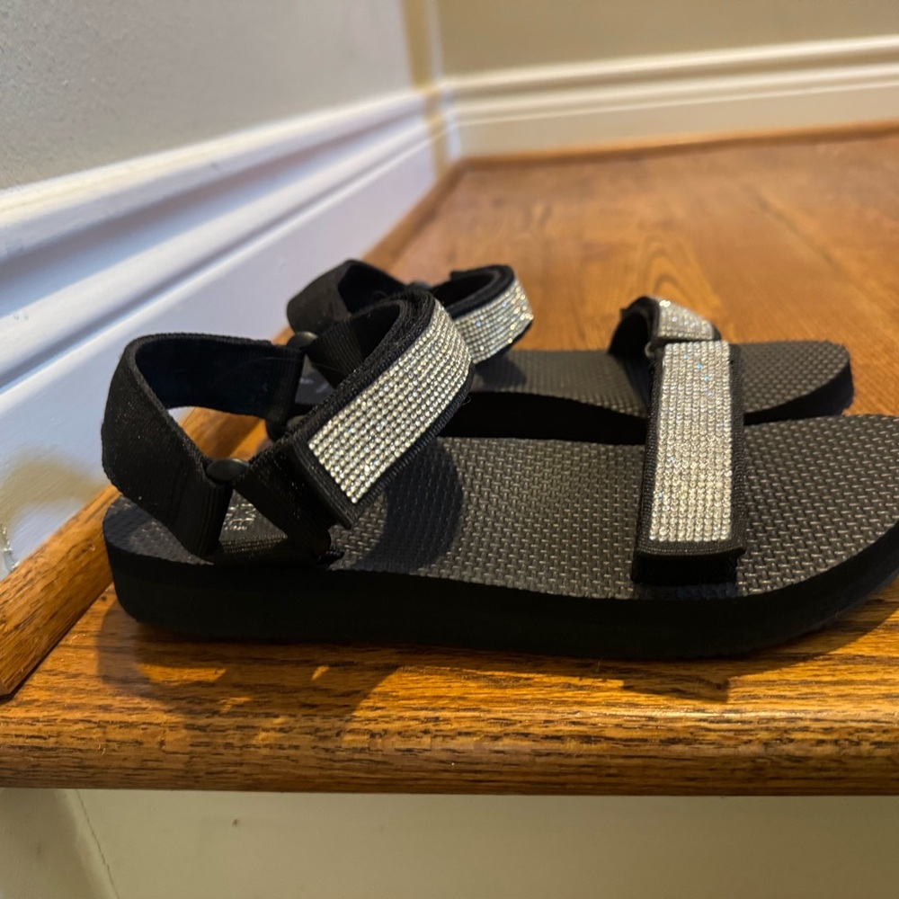 Time and Tru Black Sandals with Silver Straps